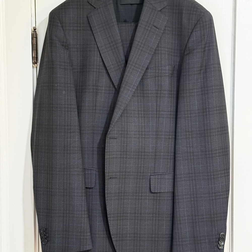Hugo Boss Super 120 Italian Wool Suit – Size 46L (Regular Fit) - once worn